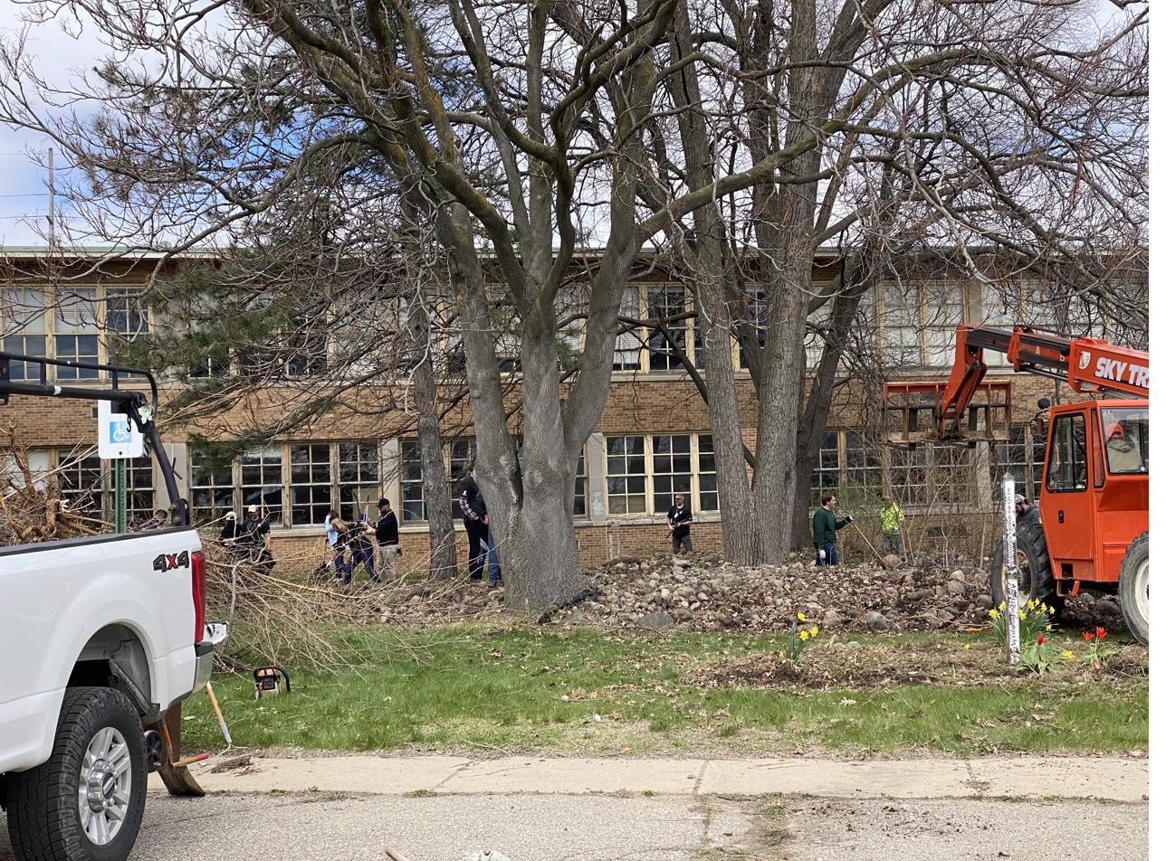 Volunteers and trades professionals working together on the AC3 grounds